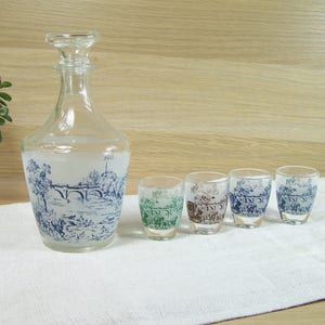 Carafe et 4 verres à liqueur décor Toile de Jouy vintage français 1960 image 2