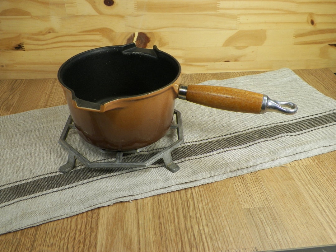 LE CREUSET D16 Casserole Feu Doux avec 2 becs verseurs en fonte