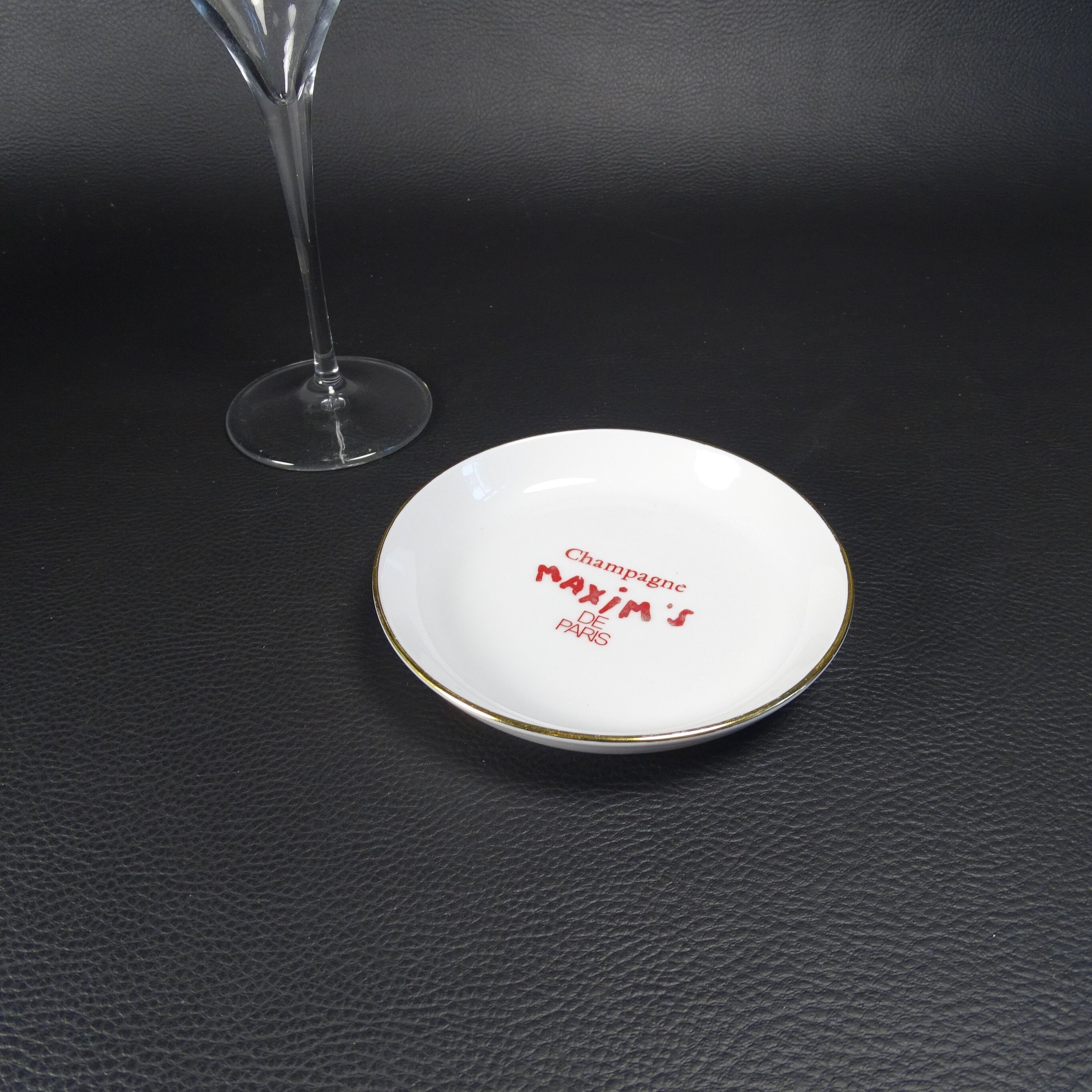 Maxim's アッシュトレイ　マキシム・ド・パリ MAXIM'S of PARIS | Tip Saucer or Ashtray in White Porcelain From