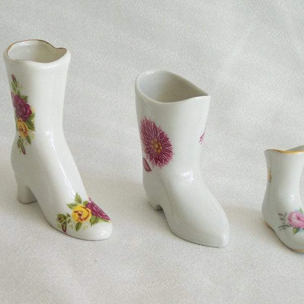LIMOGES | 3 kleine Limoges-Porzellanstiefel mit Blumendekor und verschiedenen Modellen | Vitrinenobjekte, hergestellt in Frankreich 1960