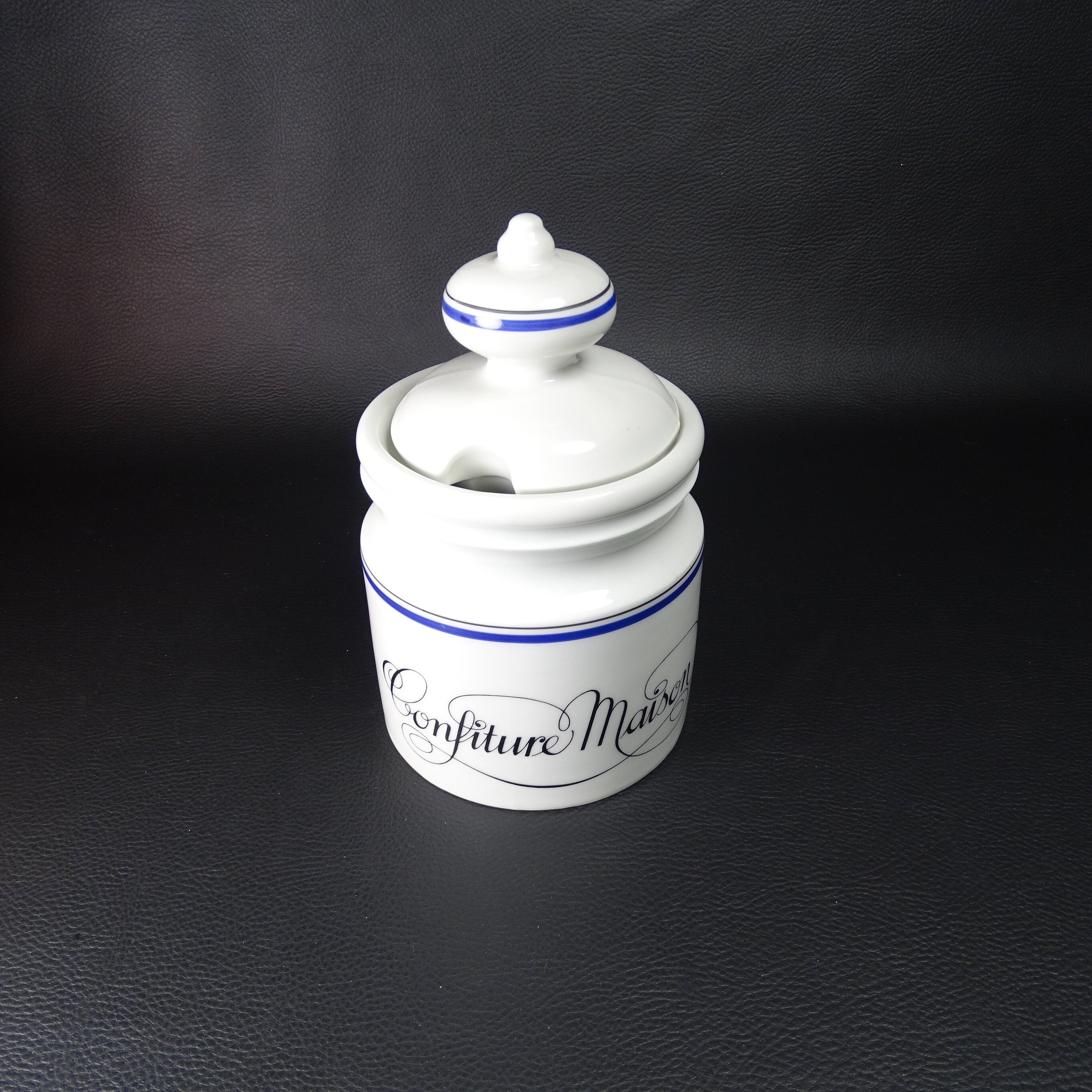 auteuil | confiturier avec couvercle en porcelaine d'auteuil blanche ligne marine liseré bleu jacques lobjoy made in france 1970