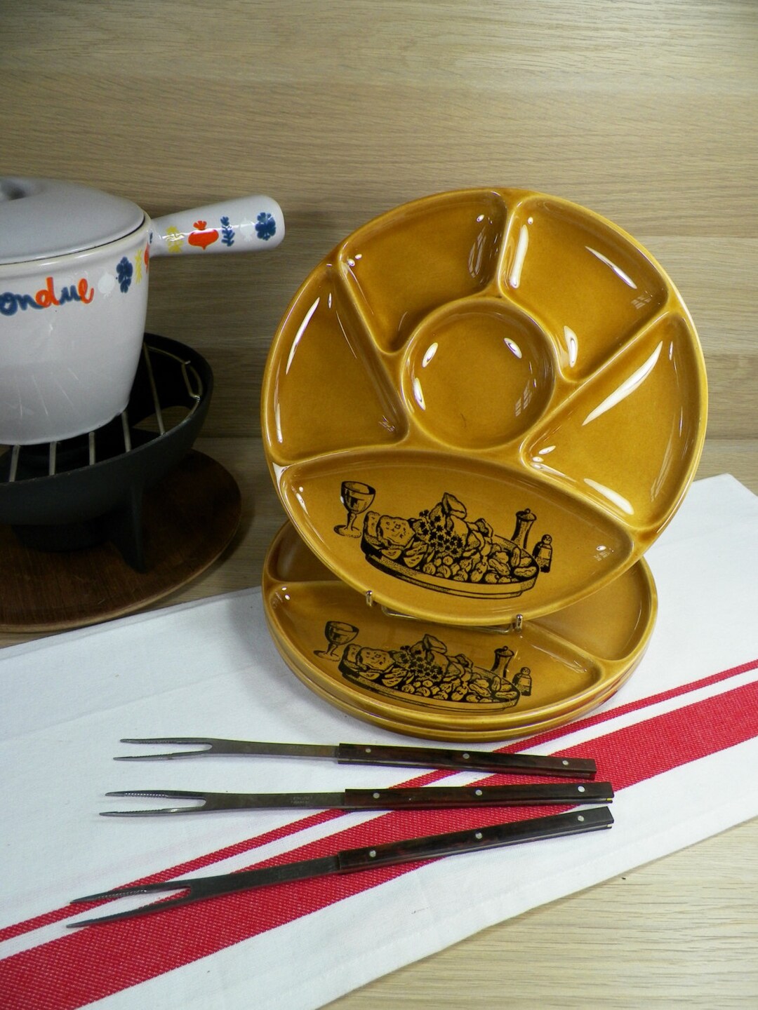 GIEN 3 Fondue Plates Yellow Ocher GIEN Earthenware With 3 Le CREUSET