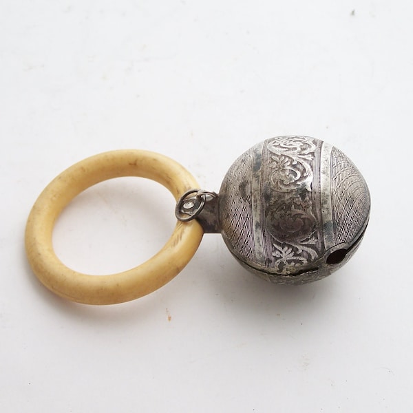 Hochet de bébé en argent et os boule creuse avec grelot anneau de dentition vintage Made in France