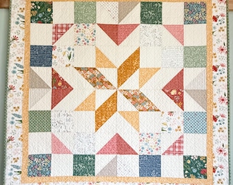 Digitales PDF-Schnittmuster „Charmantes Scheunen-Quilt“: 3 Größen – vorgeschnittenes Charm Pack oder Mini, Layer Cake