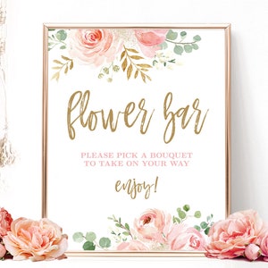 Puede incluir: Un cartel imprimible con marco dorado y borde floral. El cartel dice "flower bar" en escritura dorada y "Please pick a bouquet to take on your way enjoy!" en escritura rosa.