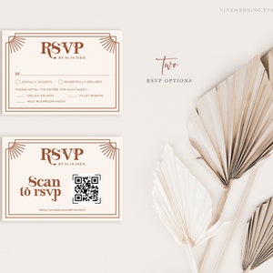 Peut inclure: Deux mod&egrave;les de cartes RSVP avec une esth&eacute;tique vintage. Les cartes pr&eacute;sentent un fond cr&egrave;me avec du texte marron et des bordures d&eacute;coratives. Une carte comprend un code QR &agrave; scanner. Des feuilles de palmier s&eacute;ch&eacute;es sont en arri&egrave;re-plan.