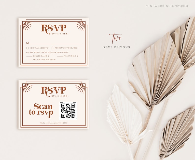Peut inclure: Deux mod&egrave;les de cartes RSVP avec une esth&eacute;tique vintage. Les cartes pr&eacute;sentent un fond cr&egrave;me avec du texte marron et des bordures d&eacute;coratives. Une carte comprend un code QR &agrave; scanner. Des feuilles de palmier s&eacute;ch&eacute;es sont en arri&egrave;re-plan.