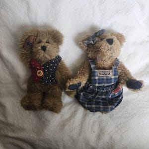 Vintage Boyds Americana Bears Set of 2. No international shipping.