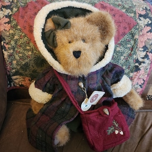 Vintage Retired Boyds Bear Amber B. Oakley. No international shipping.