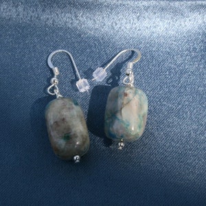 Boucles d&#39;oreilles ajoite et papagpote Amour, retour à un état de grâce, transmutation des peines, 4827