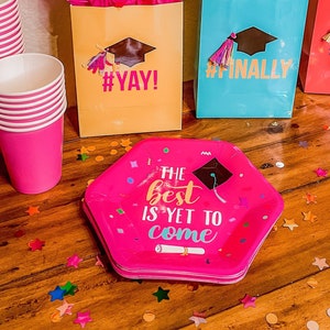 Graduation Plates Best Is Yet To Come Pink Main Course Appetizer Dessert Paper Plate Prom Tableware Grad Party Idea Class 2022