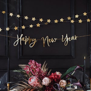 Happy New Year Garland Gold Script Text Banner 2024 Wall Decoration Sign Holiday Festive Simple Elegant Bunting Photo Backdrop