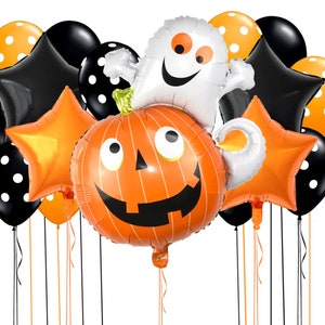 Könnte beinhalten: Eine Sammlung von Halloween-Ballons mit einem großen orangefarbenen Kürbisballon mit lächelndem Gesicht, einem weißen Geisterballon, sternförmigen Ballons in Orange und Schwarz sowie runden Ballons in einfarbigem Orange, Schwarz und Schwarz mit weißen Punkten.