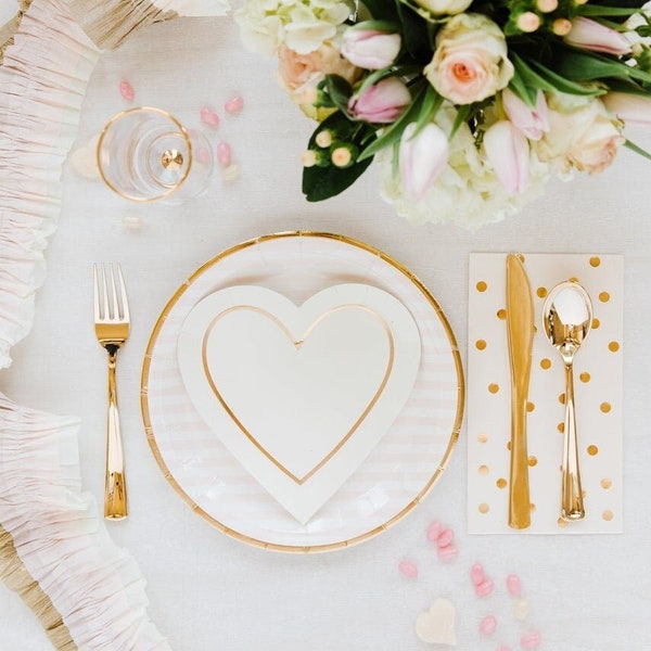 Juego de vajilla Heart en crema con oro PLATOS SERVILLETAS CUBIERTOS Mínimo de invitados que sirve para el Día de San Valentín Boda Despedida de soltera Suministro para fiestas