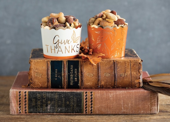 Thanksgiving Baking Cups, Give Thanks Treat Cups, Friendsgiving Gold Foil Cups, Gold Foil, Fall Harvest, Thanksgiving Disposable Tableware