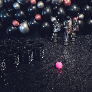 Juego de cumpleaños Pong RIP Youth Black Plastic Cups and Pink Ball Party Entertainment Drinking Game Adultos 30 40 50 60 Suministro de cumpleaños imagen 6