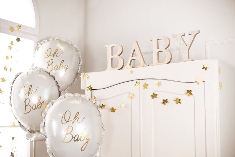 Trä BABYskylt Fristående Minimalistisk Tom Neutral Bokstäver Fest Barnrum Dekoration Baby Shower Nyfödd Dop Bordsprydnad bild 1