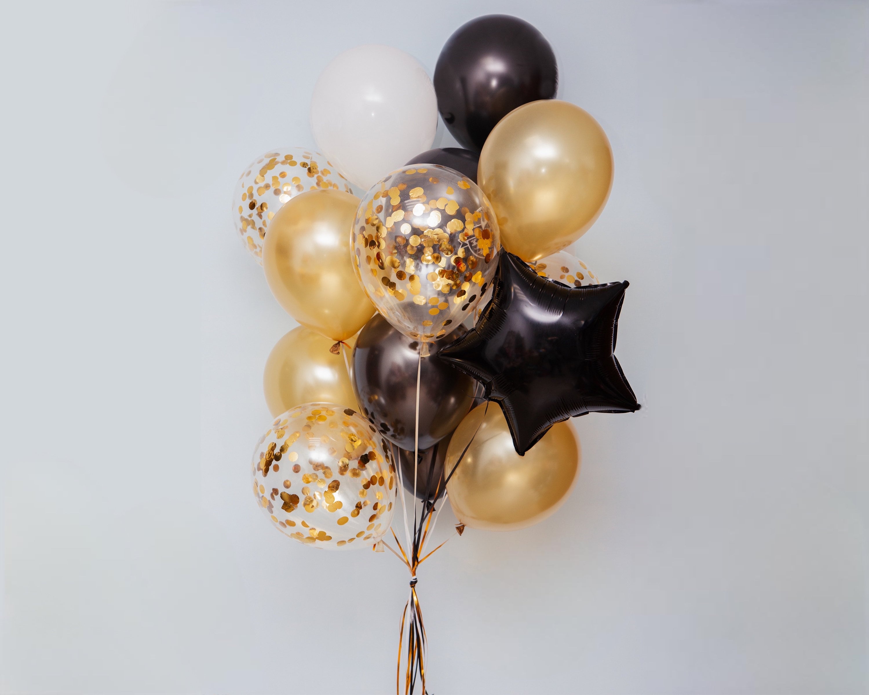 Bouquet de ballons confettis - noir, or, blanc