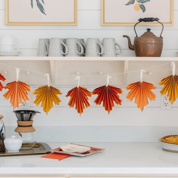 MAPLE LEAF GARLAND Vibrant Bold Rustic Hanging Botanical Banner for Thanksgiving Harvest Autumn Mantel Porch Party Home Decoration