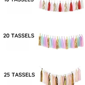 Pode incluir: Tr&ecirc;s grinaldas decorativas de borlas em diferentes esquemas de cores. A grinalda superior tem 16 borlas em rosa, dourado, vermelho e branco. A grinalda do meio tem 20 borlas em dourado, roxo e menta. A grinalda inferior tem 25 borlas em dourado e branco.