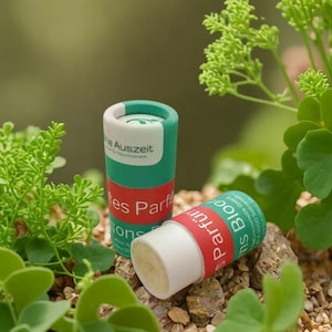 Perfume sólido Dragron's Blood en un tubo de cartón - vegano, sin aceite de palma, sin aceite mineral, sin crueldad animal