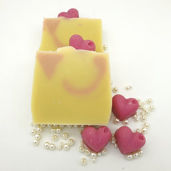 Strawberry Champagne Soap - nourishing body soap - vegan, plastic-free and without palm oil