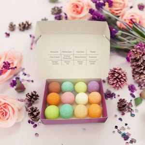 Badekugeln "Reise durchs Jahr" - Badebomben in der Geschenkbox, vegan, palmölfrei und plastikfrei