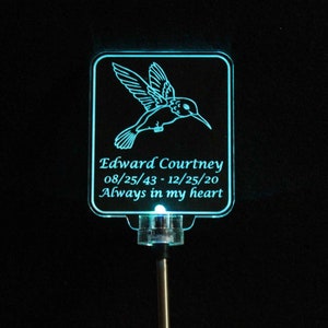 Personalized Hummingbird Solar Light Garden light, Memorial Plaque, sympathy gift, Memorial marker, Bird Grave marker, laser engraved zdjęcie 3