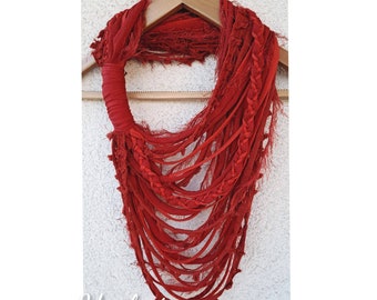 Bufanda roja Collar rojo rubí Declaración Collar de bufanda infinita Boho Hippie Bufandas de hilo Collar de fibra Collar textil DIVERTIDO DE USAR Envoltura para el cuello