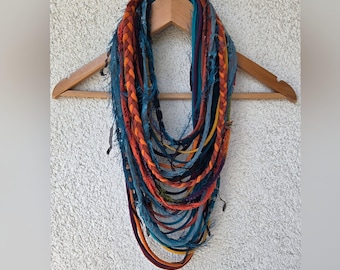 Veelkleurige ketting met mandala-kleuren, stoffen sieraden, textiel statement ketting, grote ketting, lus sjaal, omslagdoek, zomersjaals, festivaloutfit