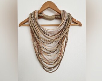 Collier écharpe en textile Sandy Earth Collier en fibres Festival tribal Bijoux fantaisie Echarpes à l'infini Coacella Burning Man Capuche à l'infini