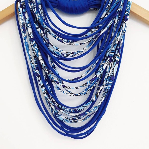 Royal Blue Foulard Collier Textile Tissu Fibre T-shirt Fil Collier Long Multistrand Collier Boucle Collier Unique Foulard OOAK Foulards