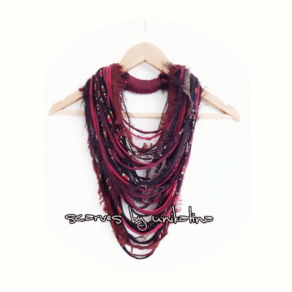 Collier d'hiver noir bordeaux, collier écharpe infini des bois, foulards en laine bohème hippie, collier en fibre, collier en tissu AMUSANT À PORTER