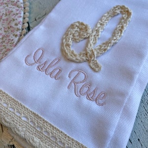 Personalized Lace Trim Burp Pad with 3D Yarn Font Initial  / Classic neutral color / Optional Reversible Bibs available / Baby Shower Gift