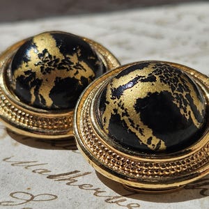Klasse Atemberaubende Vintage Französisch Paris AGATHA Strukturierte Gold & Schwarz Designer Ohrclips-c1980-Boucles En Métal Doré, Fab Vintage Bijoux
