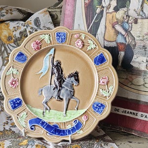 Rare Striking Antique French Faience Majolica Barbotine Jeanne D&#39;Arc / Joan of Arc Decorative Wall Plate-Superb Collectable Piece