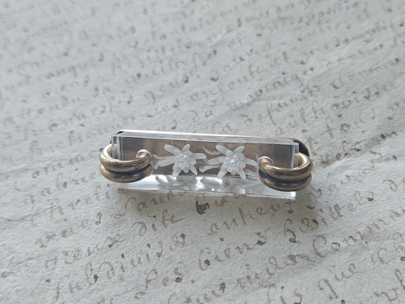 Stunning Antique French Art-Deco Reverse-Carved Eidelweiss Floral Lucite Oblong Pin Brooch-Exquisite Design with Gilt Clasps & Bevelled Edge View 3