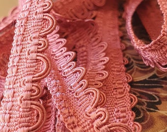 3.04 Mtrs of Vintage  French Deep Raspberry Narrow Serpentine  Passementerie Trim,Simply Gorgeous Classic French Galon Trim for Projects