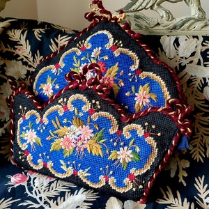 Exquisito e marcante tapeçaria francesa bordada artesanal, organizador de bolso de parede/porta-cartas, organizador têxtil raro e flores vibrantes