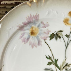 見事なアンティーク フランス製 HAVILAND リモージュ 手描き花柄キャビネット プレート - スカラップ エッジ - 磨き上げられたゴールドのハイライト - 素晴らしいコレクターズ プレート