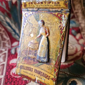 Prachtige antieke Franse art-nouveaupublicité Petit Tole Semainier / Carnat de Bal / Aide Memoire-Delightful Petit Objet de Vertu ou D'Art