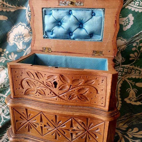 Exquisite Rare Antique French Napoleonic Carved Detail Wooden Double-Layered Quilted Silk-Lined Boudoir Casket,Swivel Section, Oiseau Finial