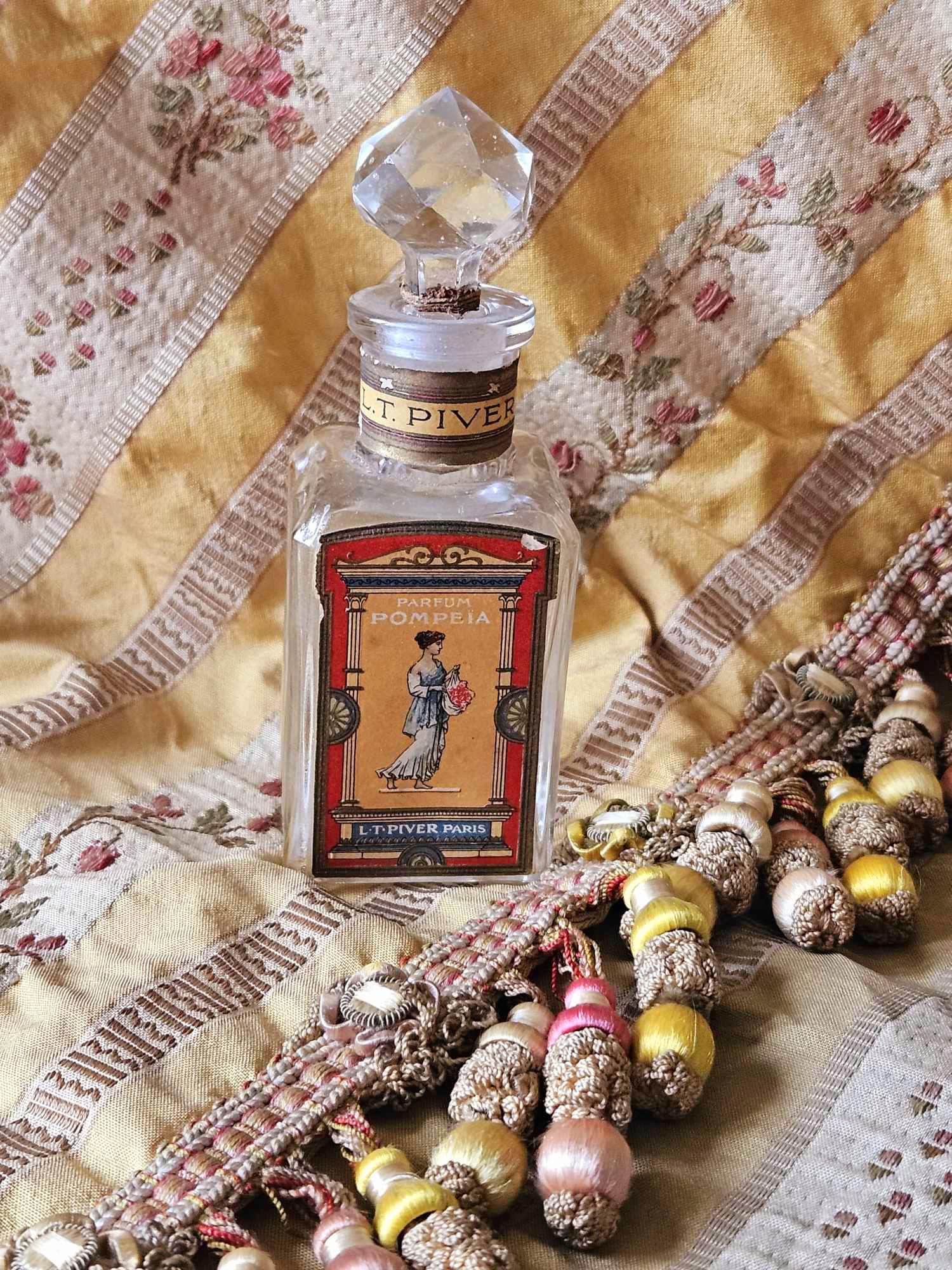 【送料込み】1950's Perfumeボトル アンティーク 送料込】1950's Perfumeボトル アンティーク 【公式通販】