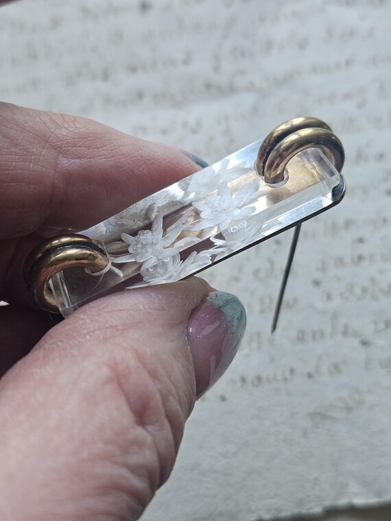 Stunning Antique French Art-Deco Reverse-Carved Eidelweiss Floral Lucite Oblong Pin Brooch-Exquisite Design with Gilt Clasps & Bevelled Edge View 5