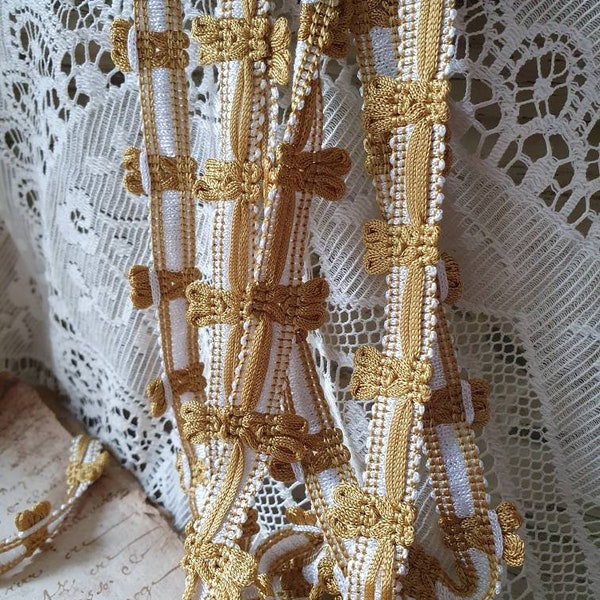 3.35 Mtrs of Stunning Vintage French Classic Gold & White Swagged Passementerie Trim,Vintage Haberdashery,Mercerie,Project Perfect-Fab!!