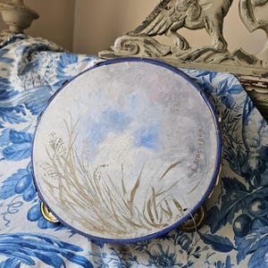 Unieke antieke Franse handgeschilderde en door kunstenaars gesigneerde tamboerijn met handgeschreven speciale boodschap decoratief muziekinstrument souvenir