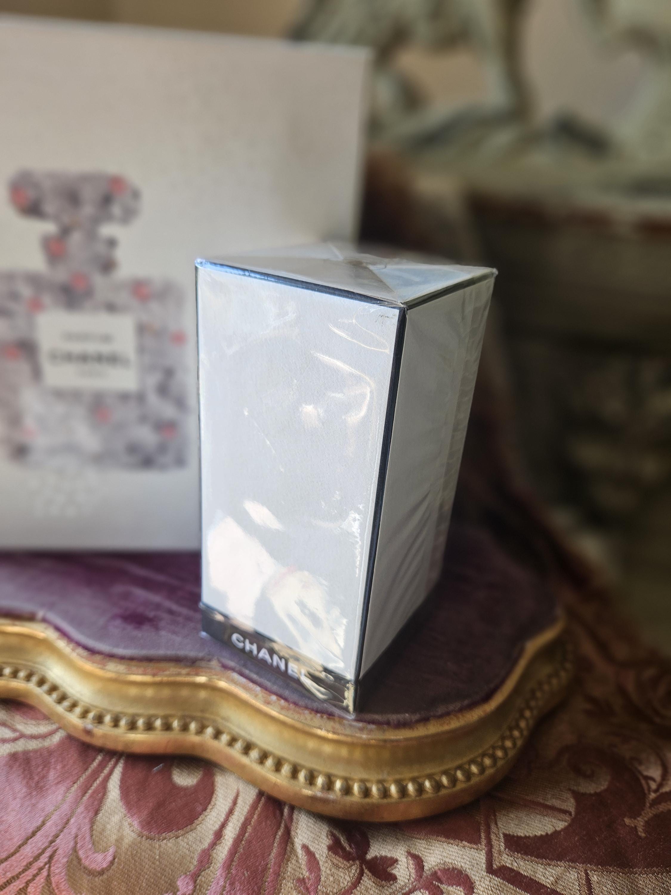 RARE Exquisite French Les Exclusifs CHANEL No.18-unused