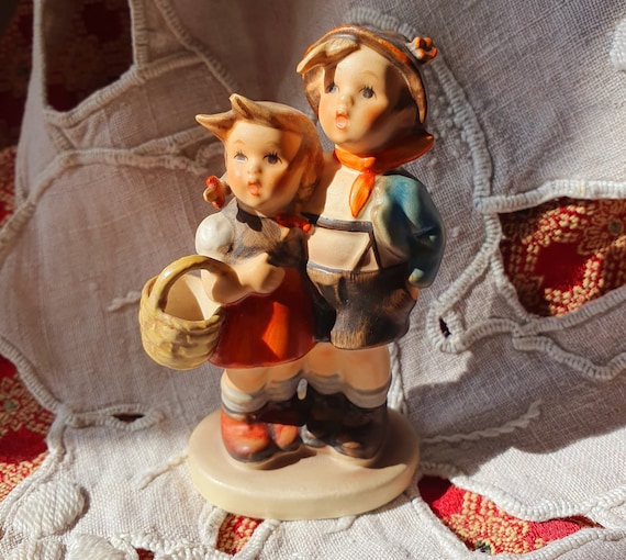 Charming Vintage HUMMEL Goebel W. Germany 'SURPRISE' Figurine-h94