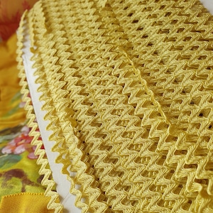 Antike französische gelbe Zick-Zack Posamentenborte, einzigartiger französischer Vintage-Schatz auf voller Originalkarte-Home Decor Trim-Projekt Perfekt .....