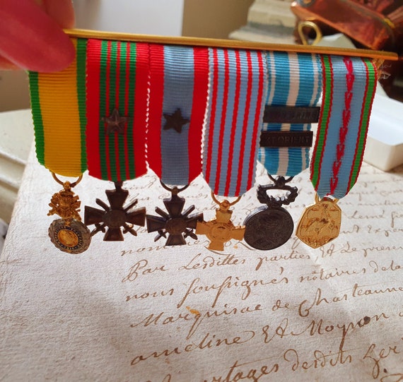 Lot De 5 Ramequins Avec Médailles Militaires Françaises - Orfèvrerie Vintage Argentée